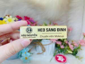 bảng tên nhân viên