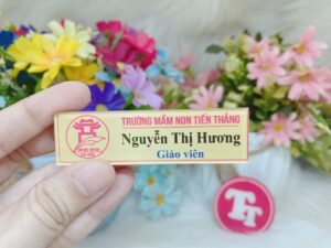 bảng tên nhân viên
