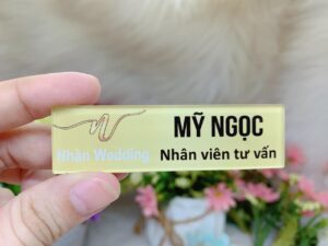 bảng tên nhân viên