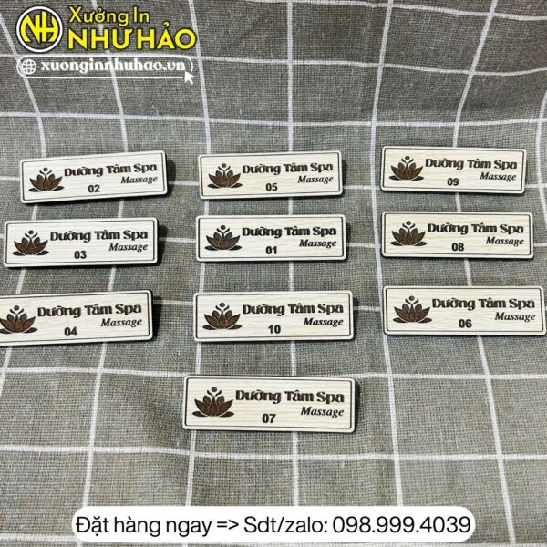 bảng tên nhân viên cài áo