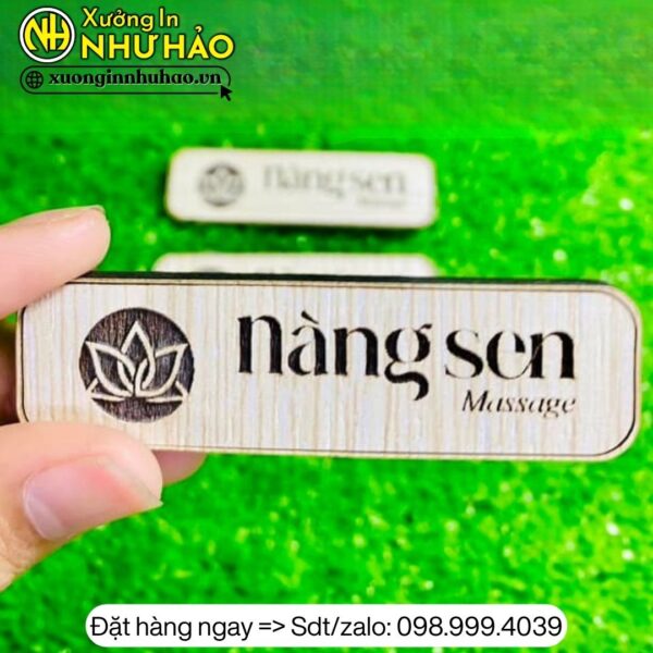 bảng tên nhân viên cài áo