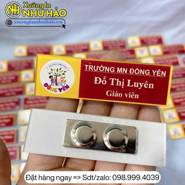 bảng tên nhân viên cài áo