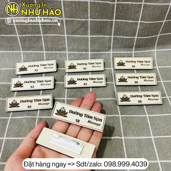 bảng tên nhân viên cài áo