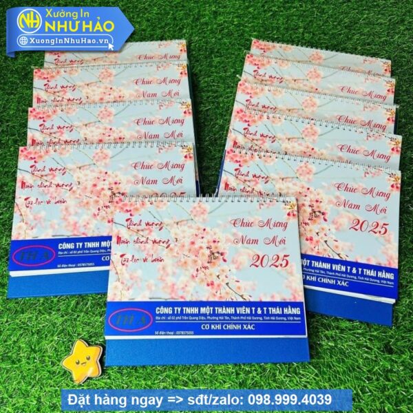 In Lịch Để Bàn Chữ A 2026 Theo Yêu Cầu - Xưởng Như Hảo: Chất Lượng, Giá Tốt, Hỗ Trợ Thiết Kế