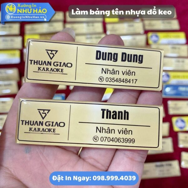 Xưởng Làm Bảng Tên Nhựa Đổ Keo Cao Cấp, In Logo Sắc Nét, Bền Đẹp. Giải Pháp Cài Áo Nam Châm Và Ghim Cài Tiện Lợi, Bảo Vệ Đồng Phục, Tăng Nhận Diện Thương Hiệu