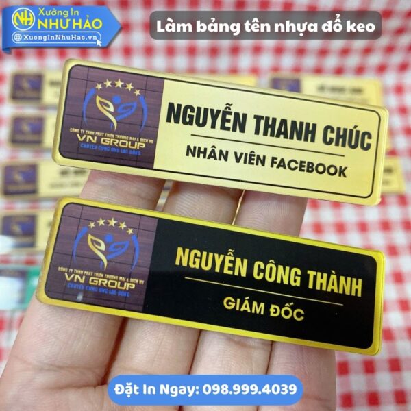 Xưởng Làm Bảng Tên Nhựa Đổ Keo Cao Cấp, In Logo Sắc Nét, Bền Đẹp. Giải Pháp Cài Áo Nam Châm Và Ghim Cài Tiện Lợi, Bảo Vệ Đồng Phục, Tăng Nhận Diện Thương Hiệu