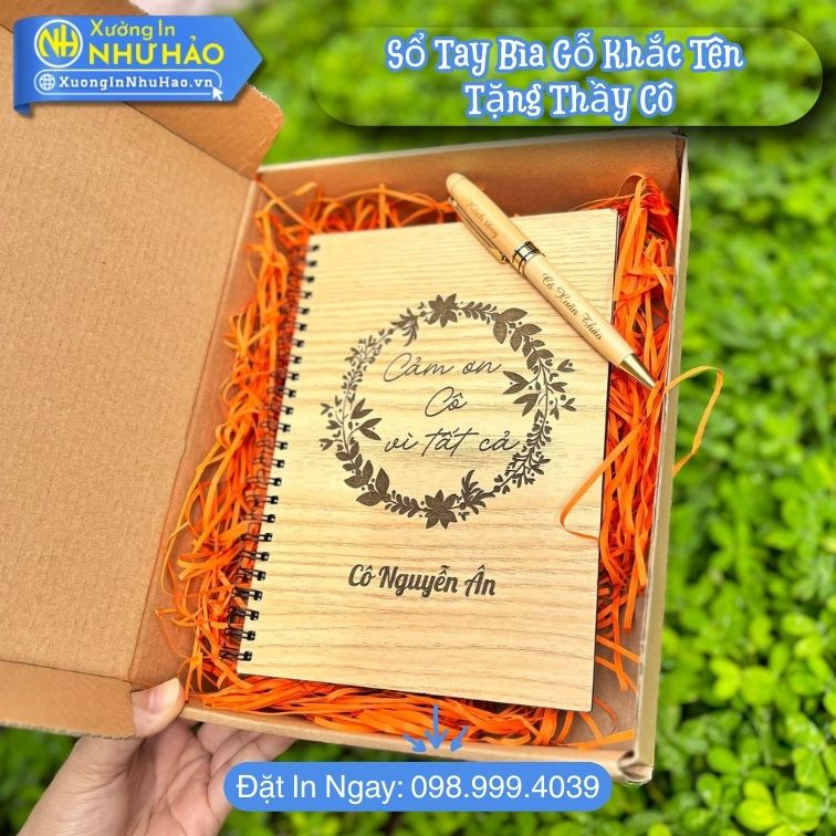 So Tay Bia Go Khac Ten Tang Thay Co 6 Đặt Làm Sổ Tay Bìa Gỗ Khắc Tên Tặng Thầy Cô - Sổ Lò Xo Bìa Cứng A5, Cuốn Sổ Lò Xo Quà Tặng Tri Ân